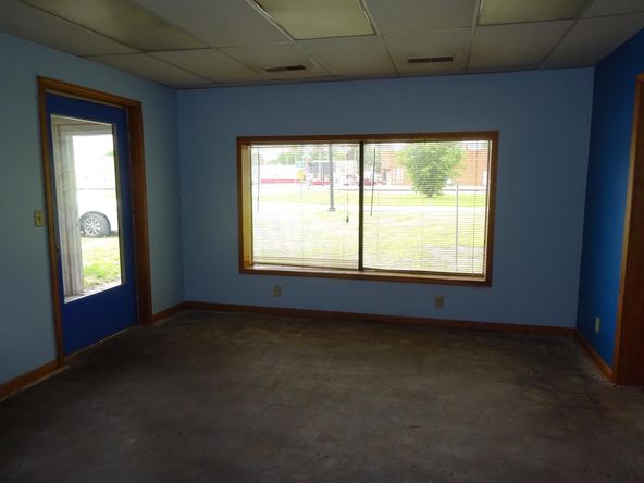 103 N Main St, Wanatah, IN 46390